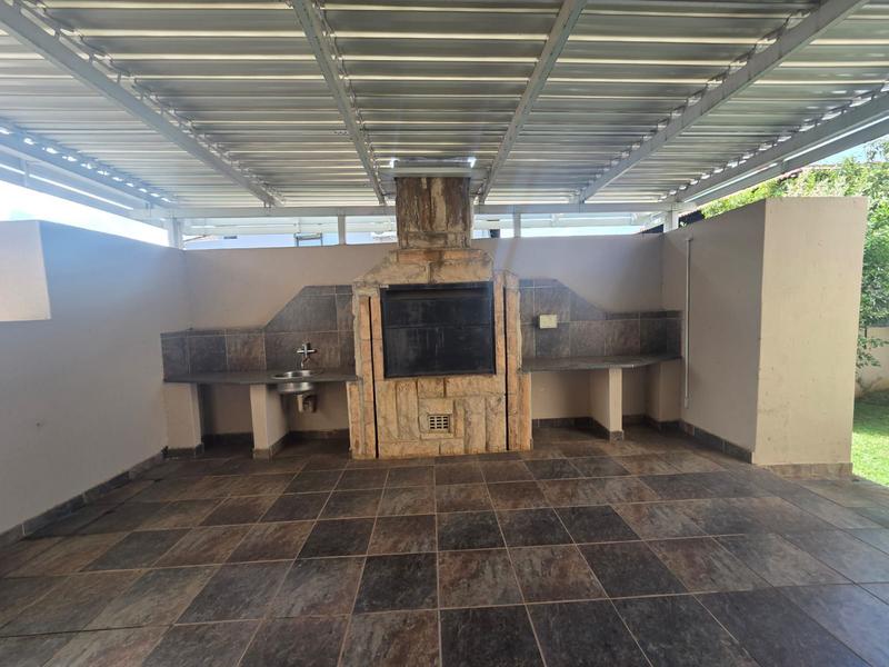 5 Bedroom Property for Sale in Birdwood Estate North West